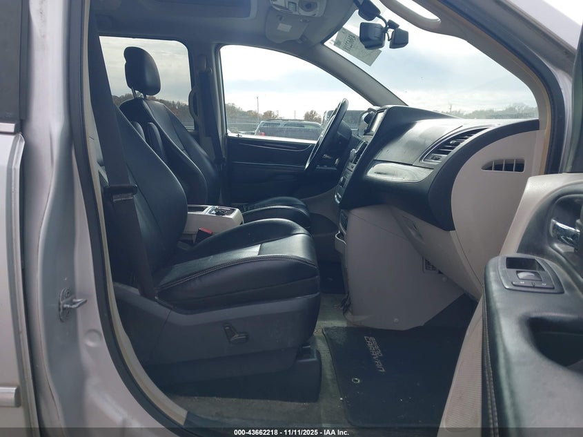 2A4RR8DG6BR716570 2011 CHRYSLER TOWN & COUNTRY photo no. 5