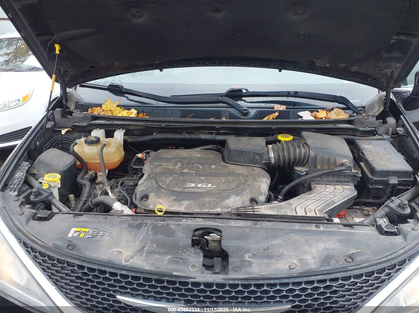 2017 Chrysler Pacifica Touring-L VIN: 2C4RC1BG0HR504032 Lot: 43662334