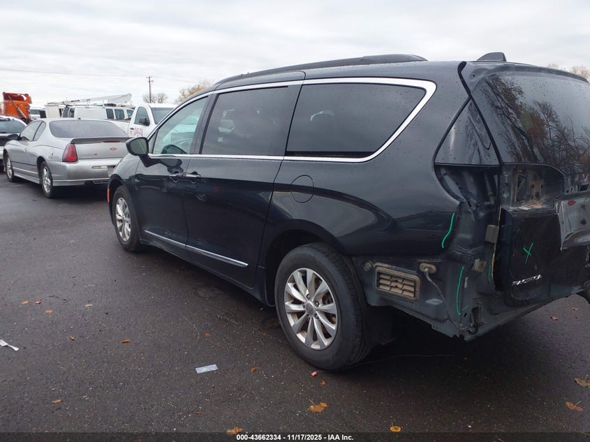 2017 Chrysler Pacifica Touring-L VIN: 2C4RC1BG0HR504032 Lot: 43662334