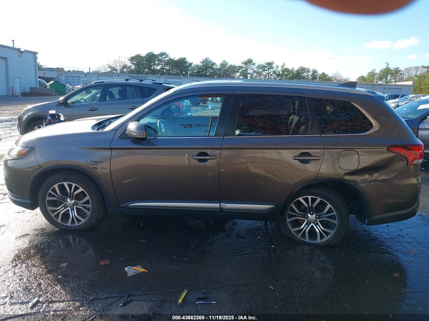 2017 Mitsubishi Outlander Se/Sel VIN: JA4AZ3A37HZ015942 Lot: 43662369