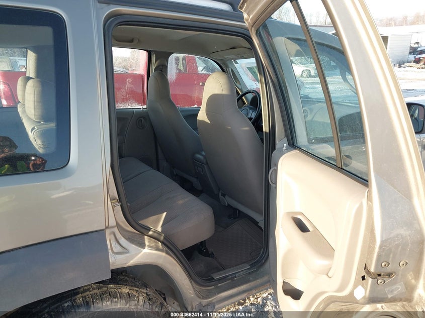 1J4GL48K64W327275 2004 JEEP LIBERTY (NORTH AMERICA) photo no. 8