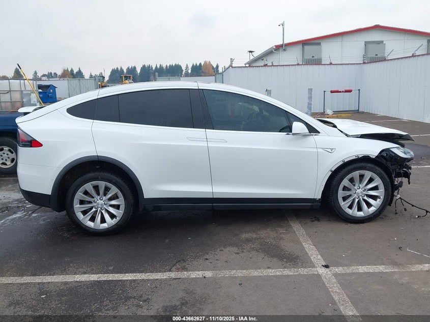 2016 Tesla Model X 60D/70D/75D/90D/P100D VIN: 5YJXCBE29GF013160 Lot: 43662627
