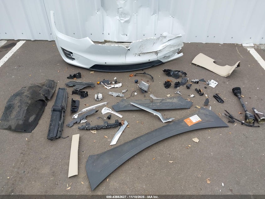 2016 Tesla Model X 60D/70D/75D/90D/P100D VIN: 5YJXCBE29GF013160 Lot: 43662627