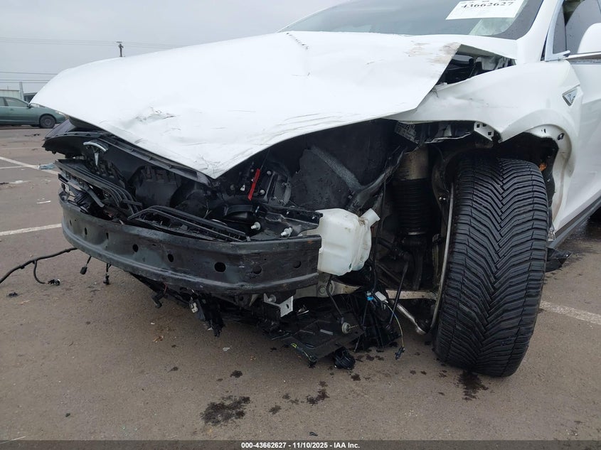 2016 Tesla Model X 60D/70D/75D/90D/P100D VIN: 5YJXCBE29GF013160 Lot: 43662627