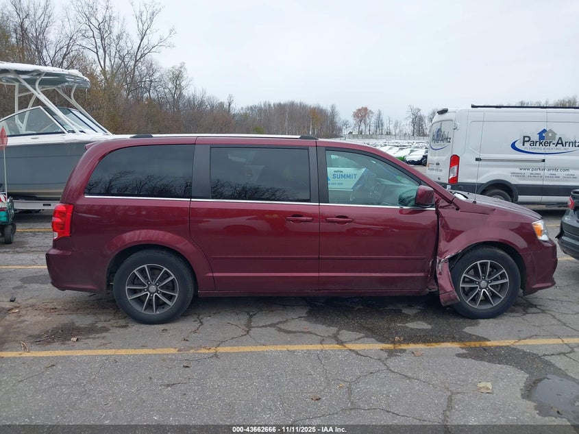 2017 Dodge Grand Caravan Sxt VIN: 2C4RDGCG5HR616887 Lot: 43662666