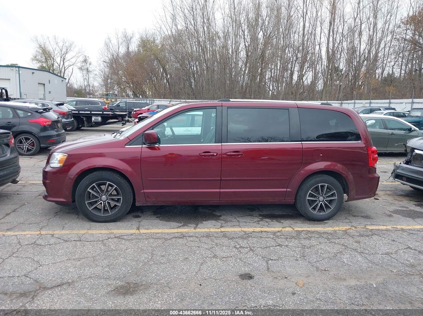 2017 Dodge Grand Caravan Sxt VIN: 2C4RDGCG5HR616887 Lot: 43662666