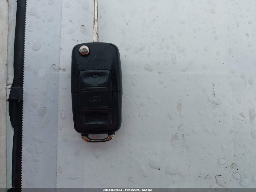 2004 Volkswagen New Beetle Gls 1.8T VIN: 3VWCD21Y34M308748 Lot: 43662674