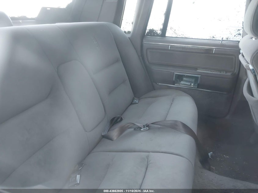 1987 Lincoln Town Car Signature VIN: 1LNBM82F1HY670517 Lot: 43662805