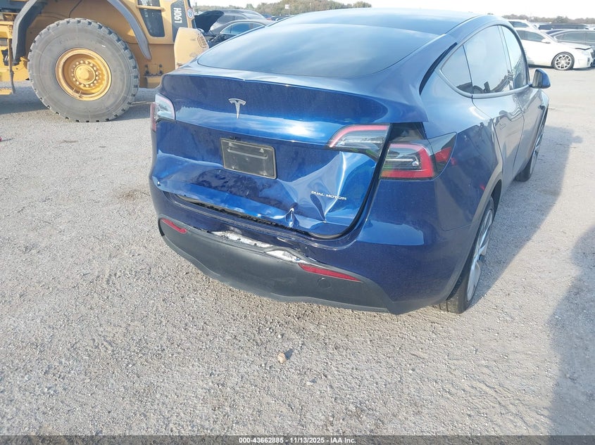 2023 Tesla Model Y(VIN: 7SAYGAEE2PF826355