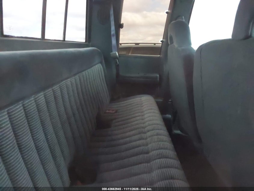 1992 GMC Sierra K1500 VIN: 2GTEK19K0N1505736 Lot: 43662945