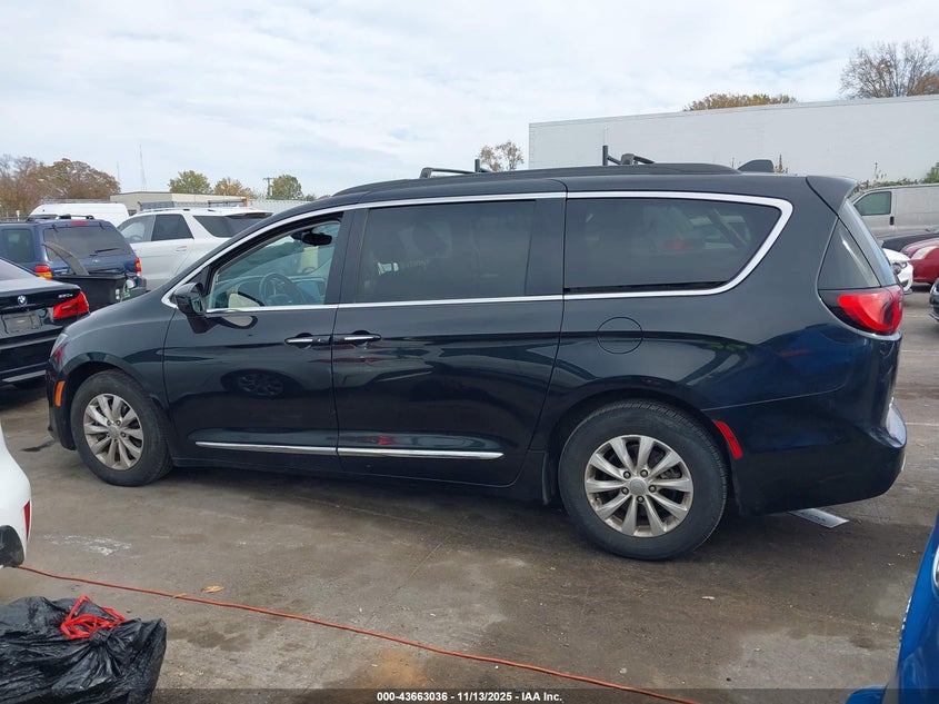 2017 Chrysler Pacifica Touring-L VIN: 2C4RC1BG6HR535091 Lot: 43663036