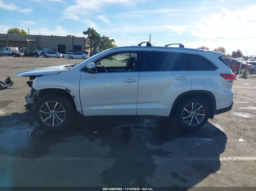 2018 TOYOTA HIGHLANDER XLE 5TDJZRFH3JS531459