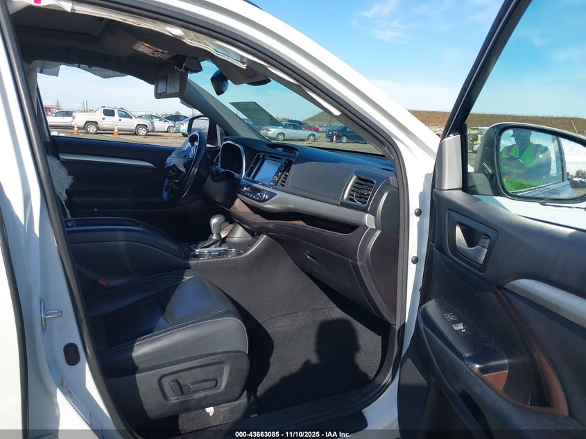 2018 TOYOTA HIGHLANDER XLE 5TDJZRFH3JS531459