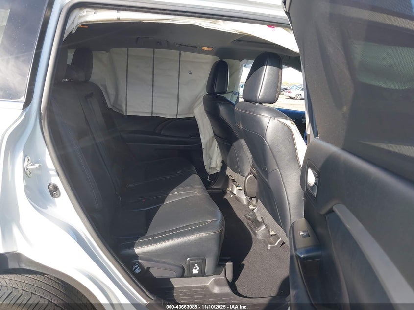 2018 TOYOTA HIGHLANDER XLE 5TDJZRFH3JS531459