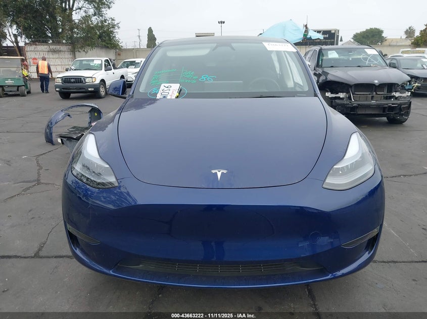 2025 Tesla Model Y Long Range Dual Motor Rear-Wheel Drive VIN: 7SAYGDED7SF309635 Lot: 43663222