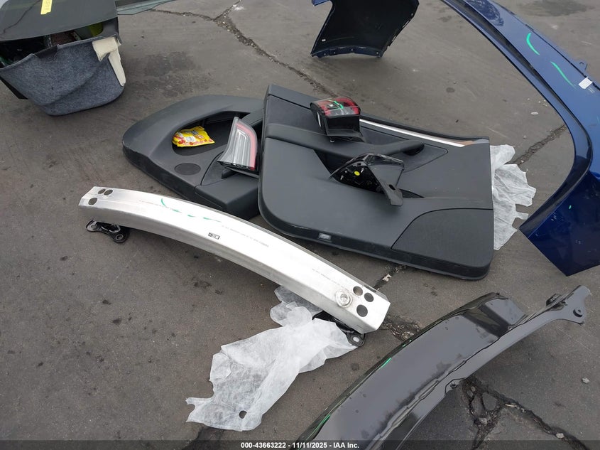 2025 Tesla Model Y Long Range Dual Motor Rear-Wheel Drive VIN: 7SAYGDED7SF309635 Lot: 43663222