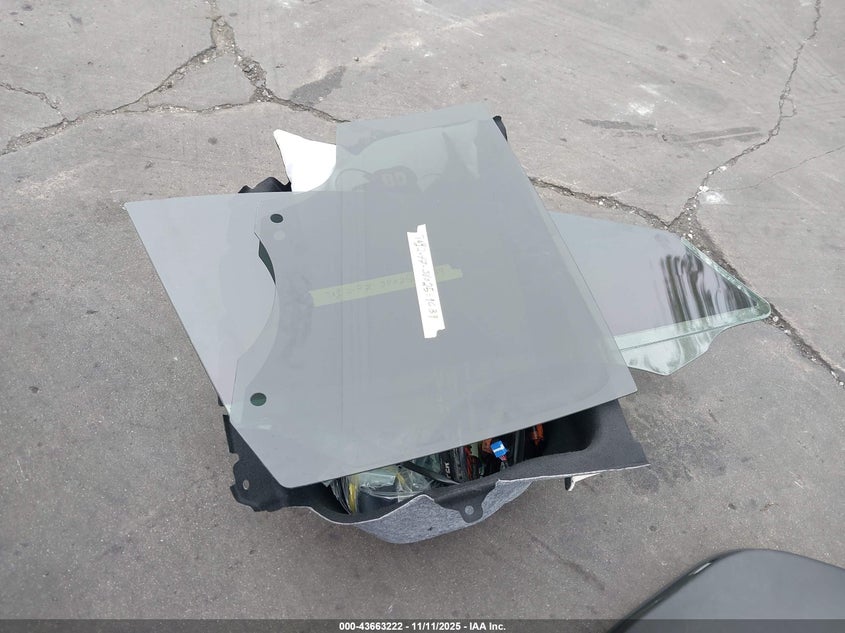 2025 Tesla Model Y Long Range Dual Motor Rear-Wheel Drive VIN: 7SAYGDED7SF309635 Lot: 43663222