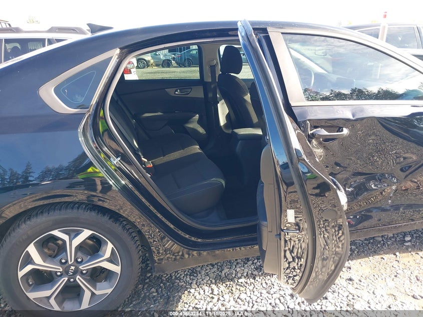 2019 Kia Forte Lxs VIN: 3KPF24AD1KE137827 Lot: 43663294