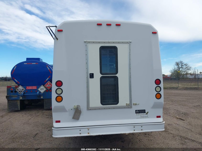 2011 Ford F-550 Chassis Xl VIN: 1FDAF5GT8BEB76960 Lot: 43663382