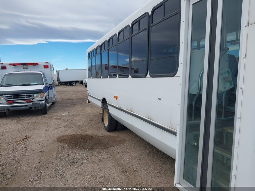 2011 Ford F-550 Chassis Xl VIN: 1FDAF5GT8BEB76960 Lot: 43663382