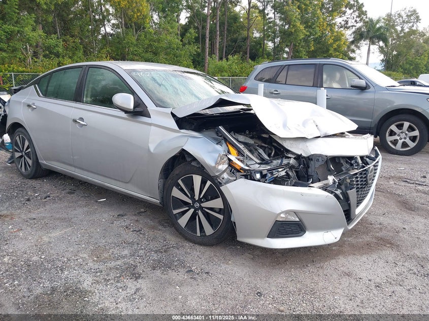 NISSAN ALTIMA SV FWD