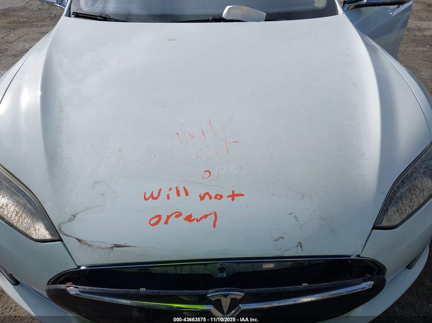 2014 Tesla Model S P85 VIN: 5YJSA1H10EFP65226 Lot: 43663575