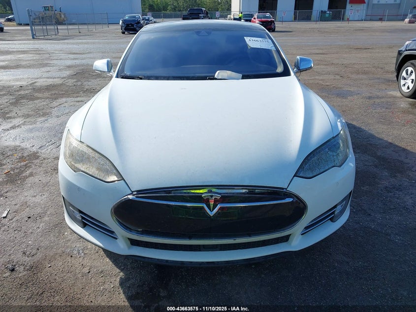2014 Tesla Model S P85 VIN: 5YJSA1H10EFP65226 Lot: 43663575