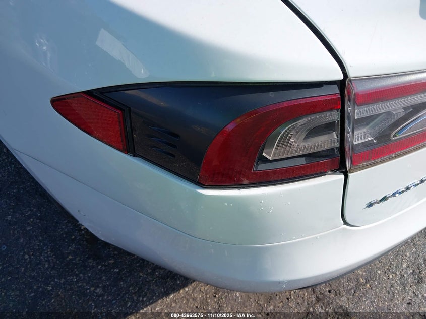 2014 Tesla Model S P85 VIN: 5YJSA1H10EFP65226 Lot: 43663575