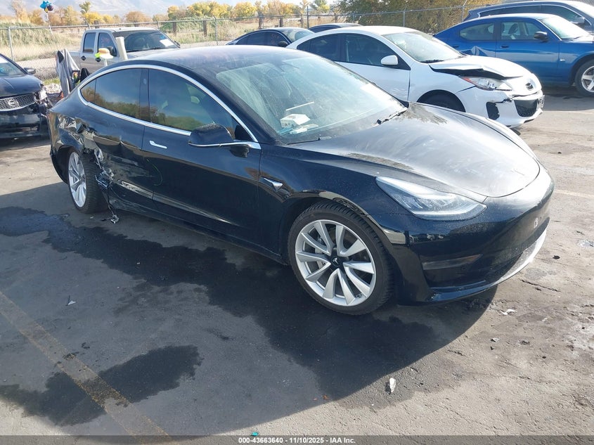 TESLA MODEL 3 LONG RANGE/PERFORMANCE