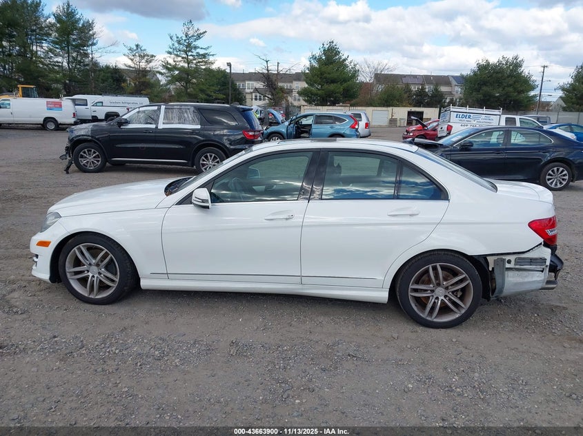 2013 MERCEDES-BENZ C 300 SPORT 4MATIC WDDGF8AB0DG144324
