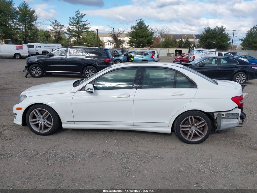 2013 MERCEDES-BENZ C 300 SPORT 4MATIC WDDGF8AB0DG144324