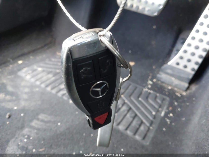 2013 MERCEDES-BENZ C 300 SPORT 4MATIC WDDGF8AB0DG144324