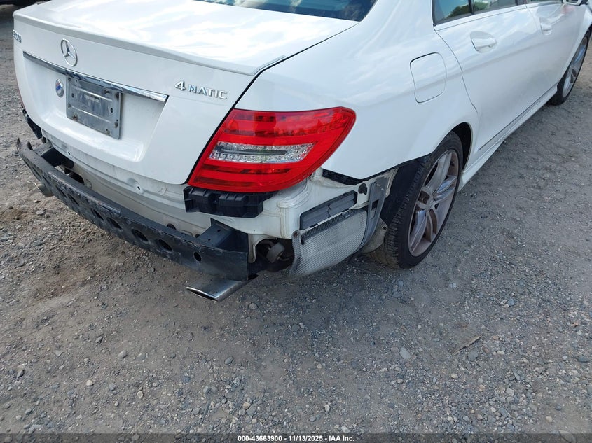 2013 MERCEDES-BENZ C 300 SPORT 4MATIC WDDGF8AB0DG144324