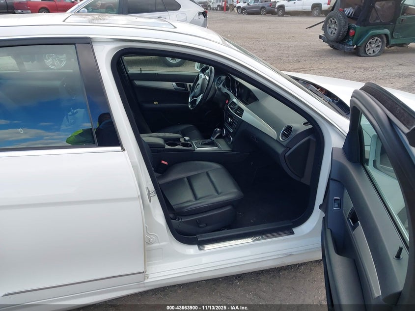 2013 MERCEDES-BENZ C 300 SPORT 4MATIC WDDGF8AB0DG144324