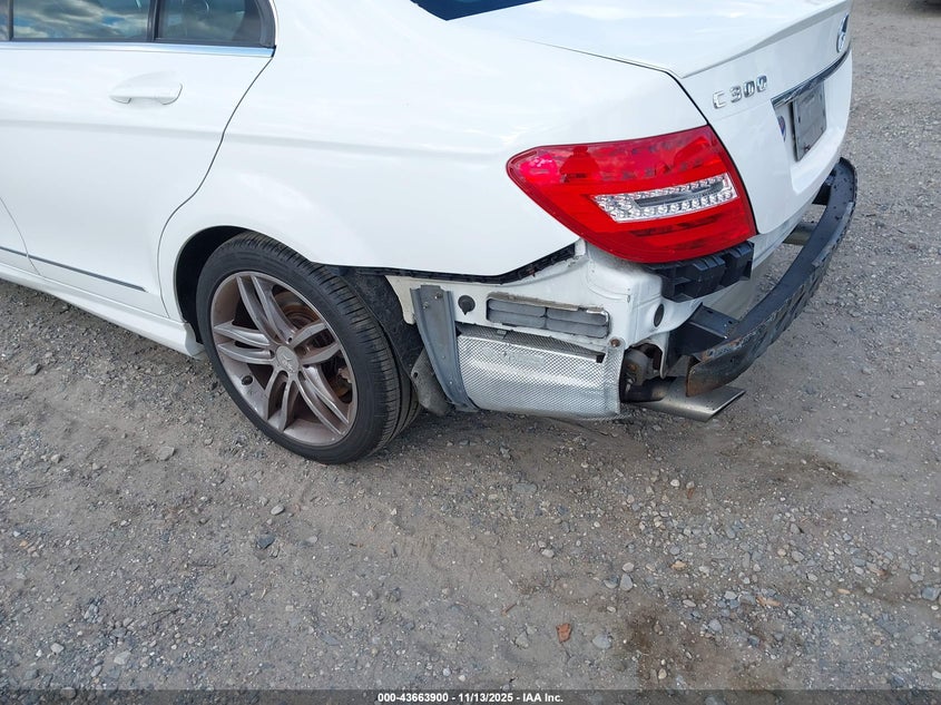 2013 MERCEDES-BENZ C 300 SPORT 4MATIC WDDGF8AB0DG144324