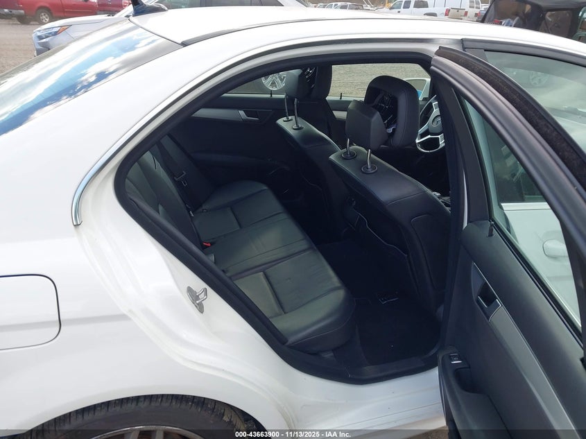 2013 MERCEDES-BENZ C 300 SPORT 4MATIC WDDGF8AB0DG144324