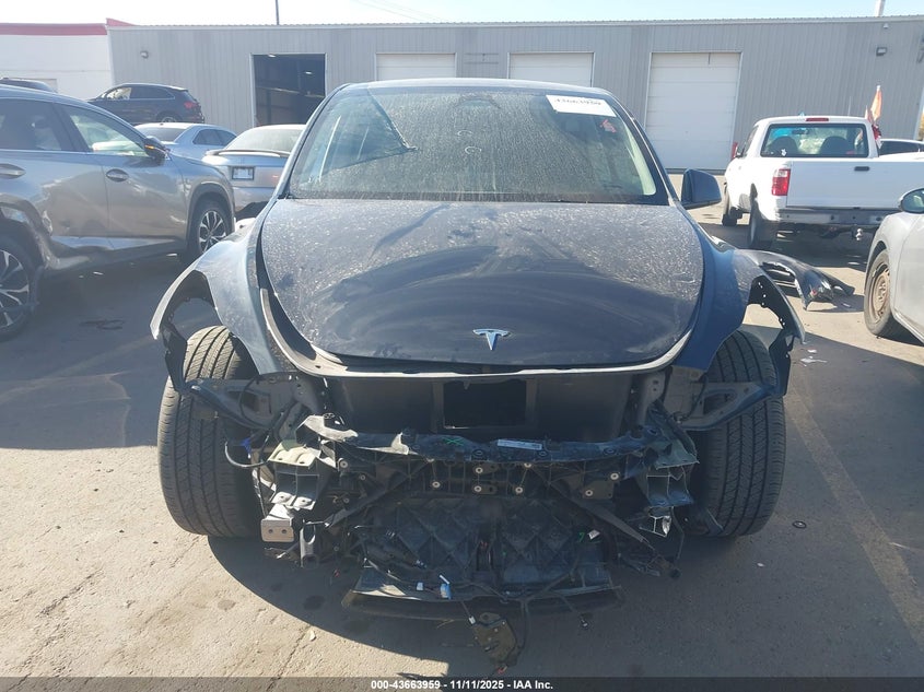 2024 Tesla Model Y Long Range Dual Motor All-Wheel Drive VIN: 7SAYGAEE7RF015217 Lot: 43663959