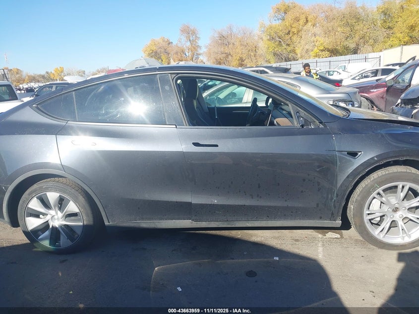 2024 Tesla Model Y Long Range Dual Motor All-Wheel Drive VIN: 7SAYGAEE7RF015217 Lot: 43663959