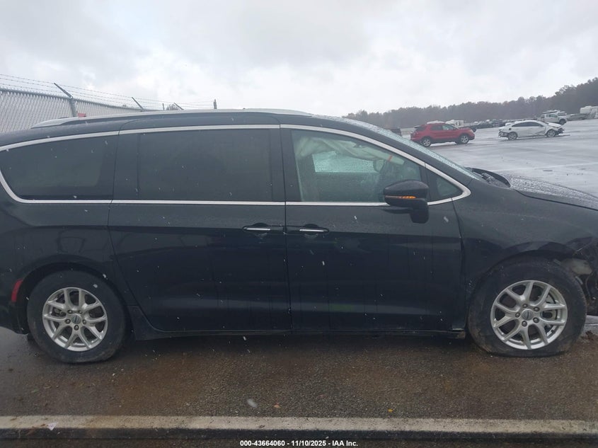 2021 Chrysler Pacifica Touring L VIN: 2C4RC1BG8MR520747 Lot: 43664060