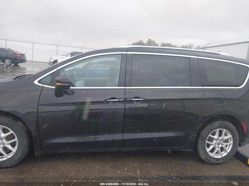 2021 Chrysler Pacifica Touring L VIN: 2C4RC1BG8MR520747 Lot: 43664060