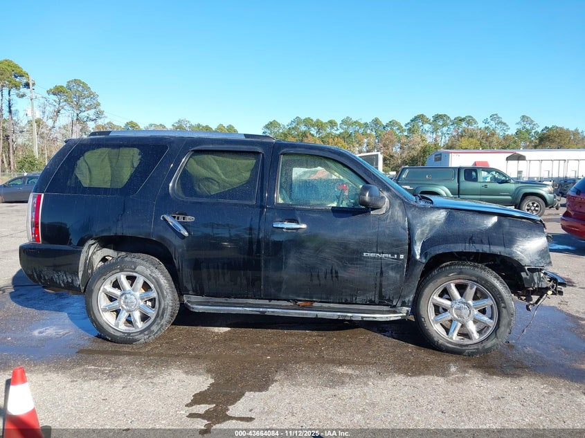 2007 GMC Yukon Denali VIN: 1GKFK63857J381586 Lot: 43664084