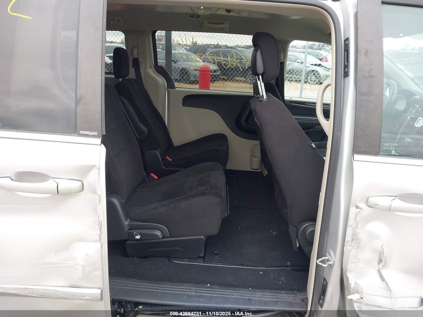 2011 Chrysler Town & Country Touring VIN: 2A4RR5DG1BR617783 Lot: 43664231