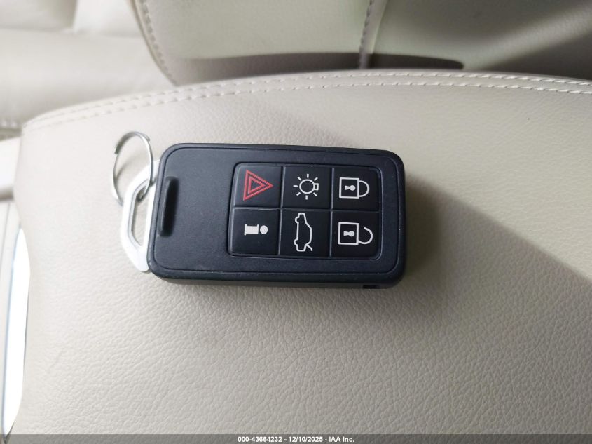 2015 Volvo Xc60 T5 Premier VIN: YV440MDBXF2562776 Lot: 43664232