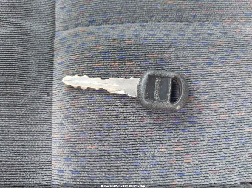 2000 Chevrolet Silverado 1500 Ls/Lt VIN: 2GCEK19T2Y1147097 Lot: 43664270