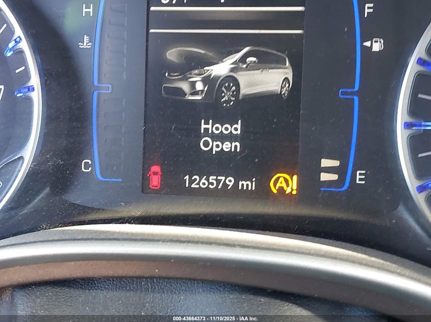 2018 Chrysler Pacifica Touring L VIN: 2C4RC1BG9JR119610 Lot: 43664373