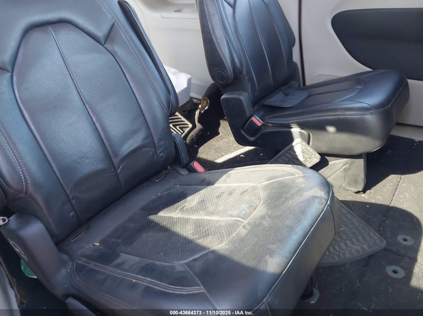 2018 Chrysler Pacifica Touring L VIN: 2C4RC1BG9JR119610 Lot: 43664373