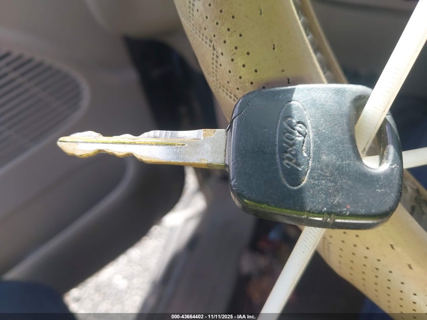 2002 Ford F-150 Lariat/Xlt VIN: 1FTRW08L32KC97597 Lot: 43664402