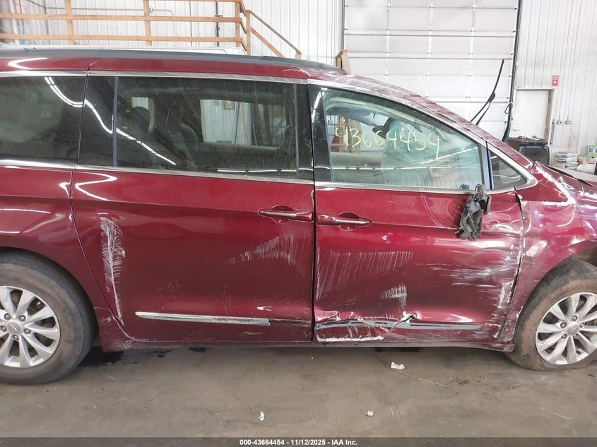 2017 Chrysler Pacifica Touring-L VIN: 2C4RC1BG7HR518963 Lot: 43664454