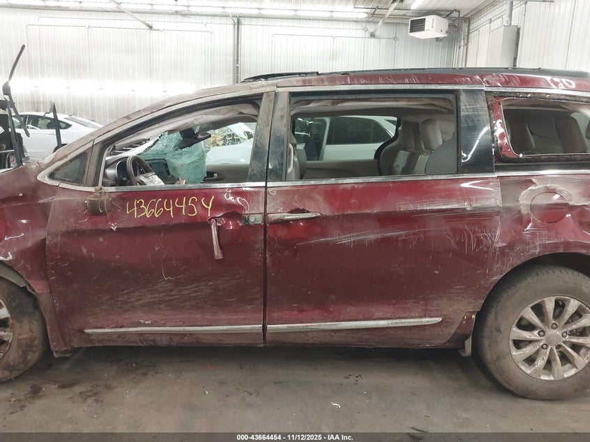 2017 Chrysler Pacifica Touring-L VIN: 2C4RC1BG7HR518963 Lot: 43664454