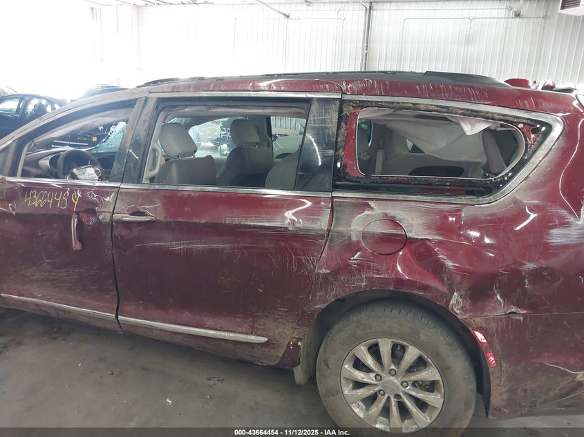 2017 Chrysler Pacifica Touring-L VIN: 2C4RC1BG7HR518963 Lot: 43664454